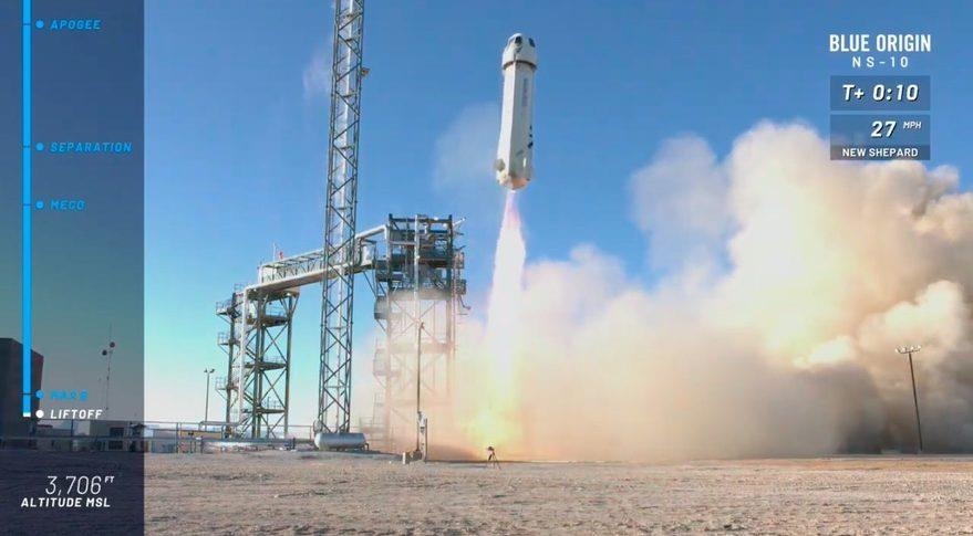 Nho ong chu Amazon, ban sap duoc du lich vao vu tru hinh anh