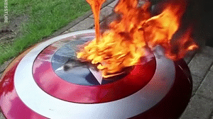 Khien Captain America 'do choi' de bi pha huy bang dung nham hinh anh