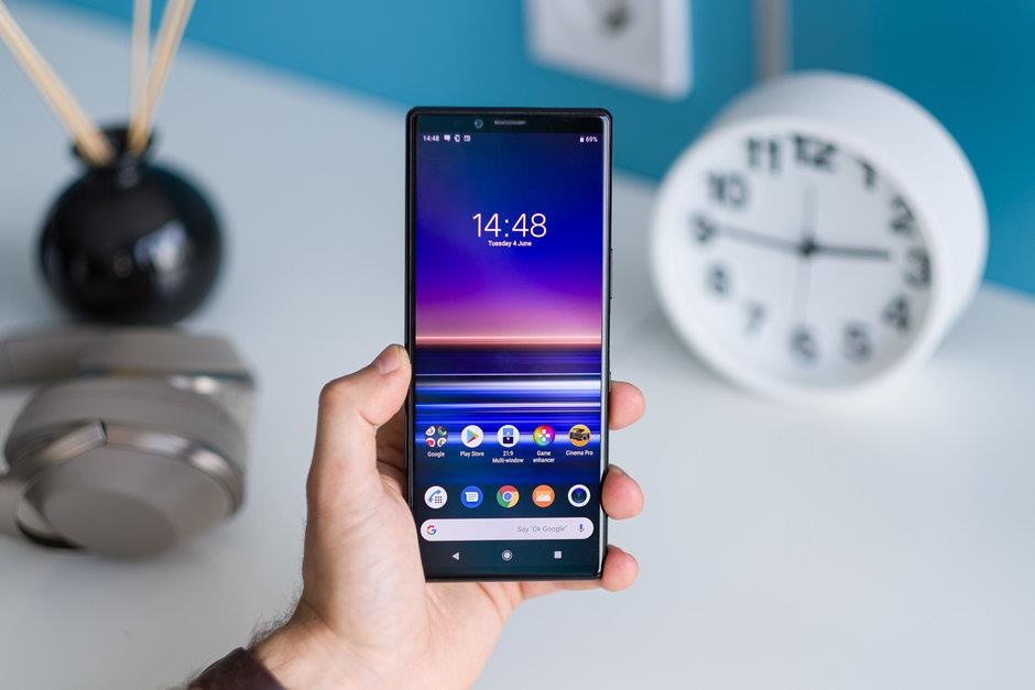 Sap tung Xperia 1R man hinh 5K dau tien, Sony mot minh di mot duong hinh anh
