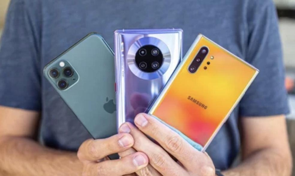 Smartphone mat gia hon ca oto hinh anh