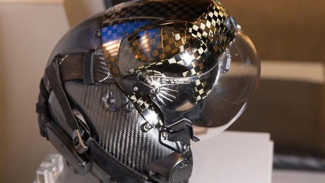 Chiec mu 400.000 USD cua phi cong My co gi dac biet hinh anh