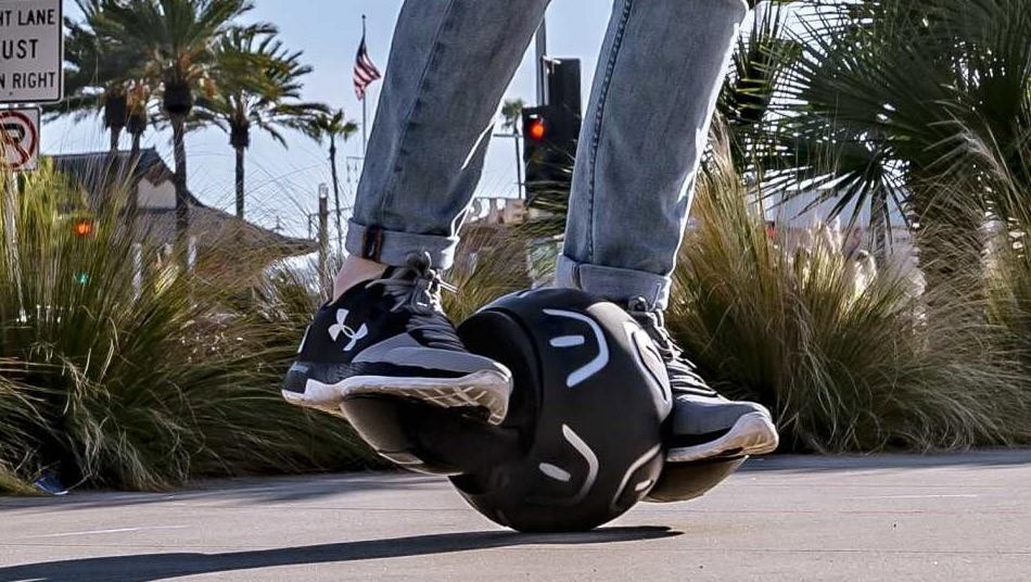 Xe thang bang hinh qua bong gia 500 USD hinh anh