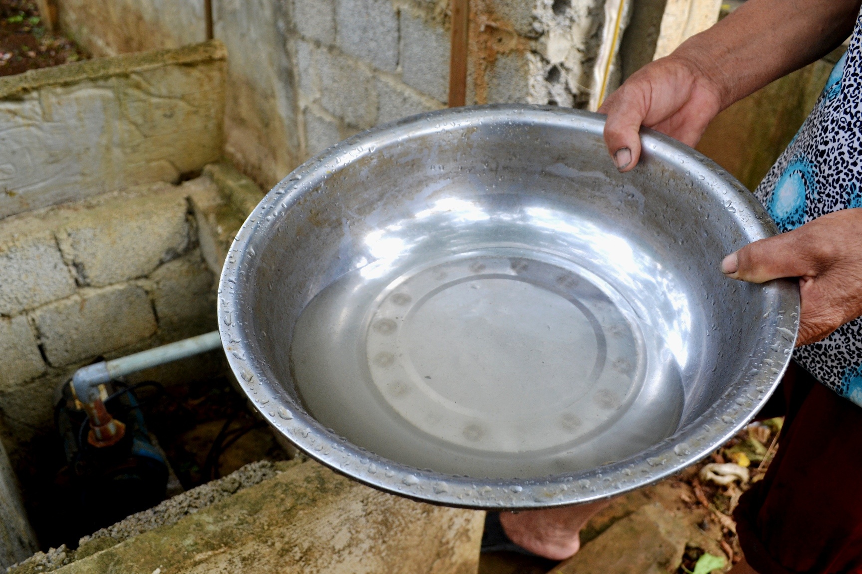 Lang 40 nam uong nuoc nhiem xang o Thanh Hoa hinh anh