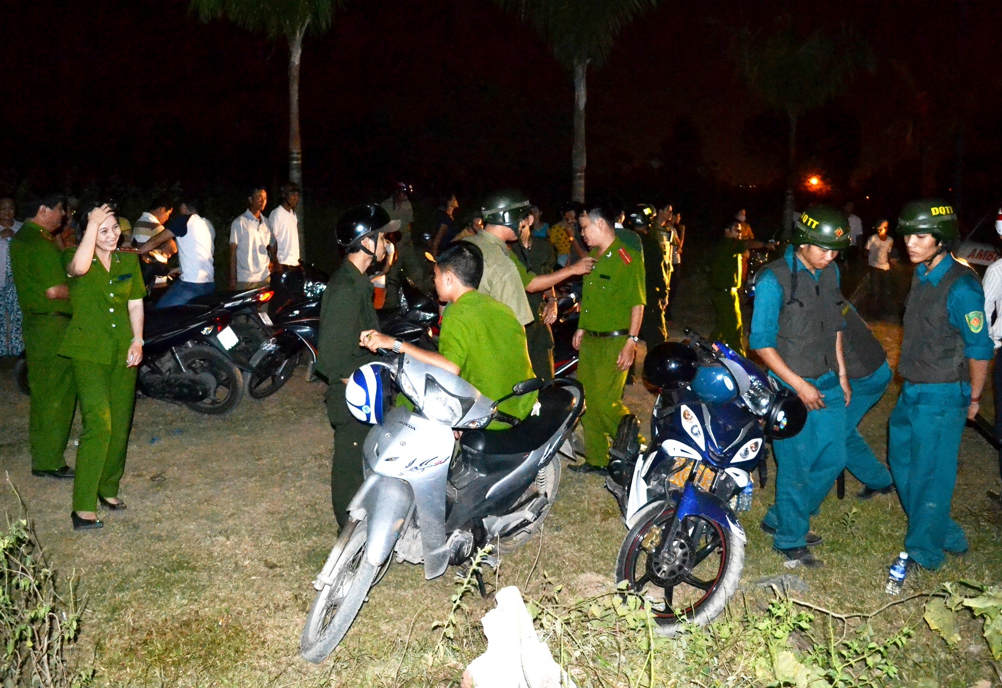 Anh ruot dam chet em khi dang ban chuyen dam cuoi hinh anh