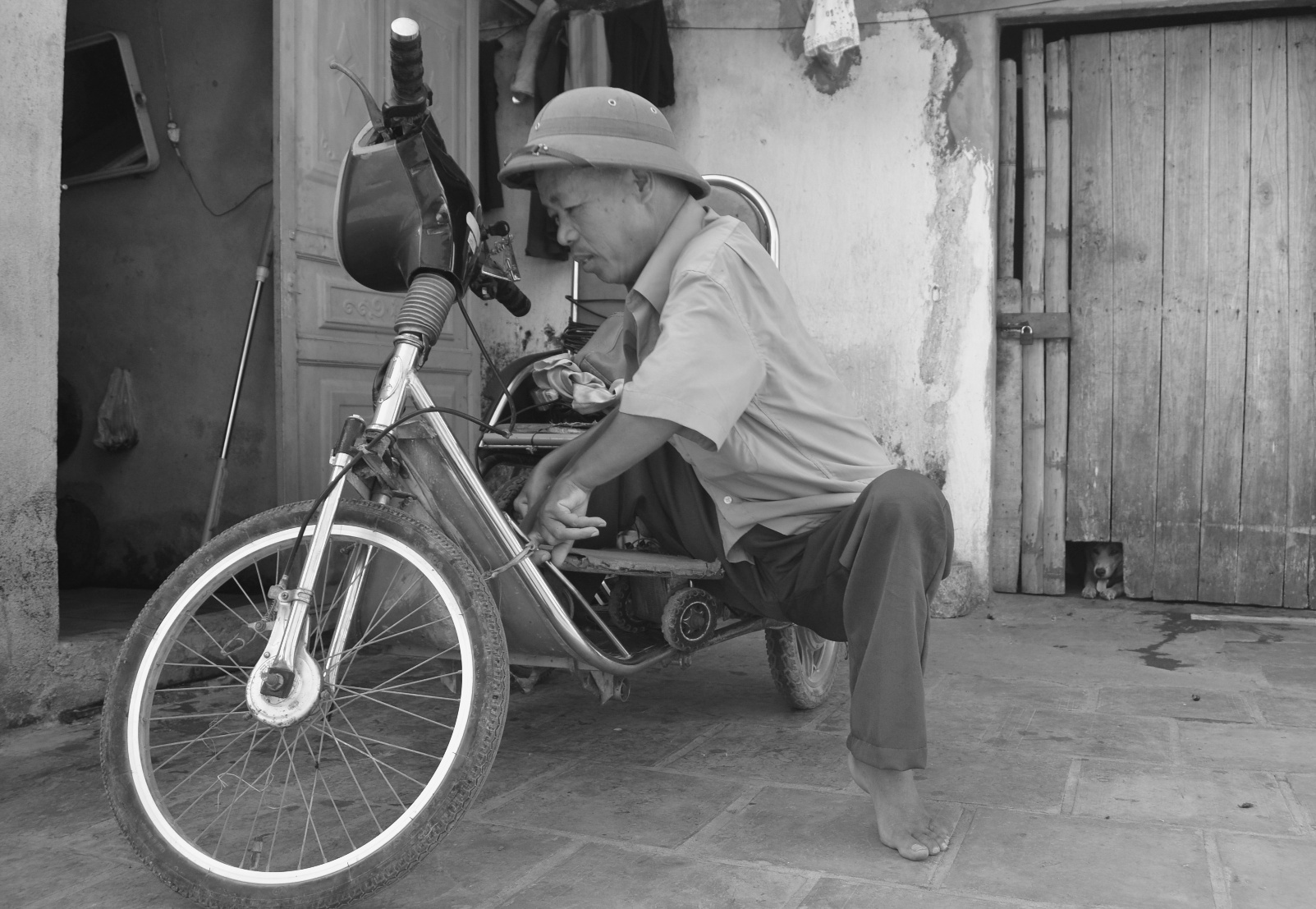  Ông là Lê Quang Tý (55 tuổi), ở thôn 2, xã Hoằng Quang.