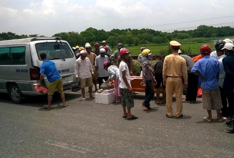 Bang qua duong sat di ve sinh, bi tau hoa tong chet hinh anh