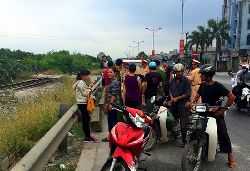 Be trai 12 tuoi bi tau hoa keo le hon 10 m hinh anh