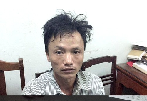 Giau 3 banh heroin trong cop xe may hinh anh