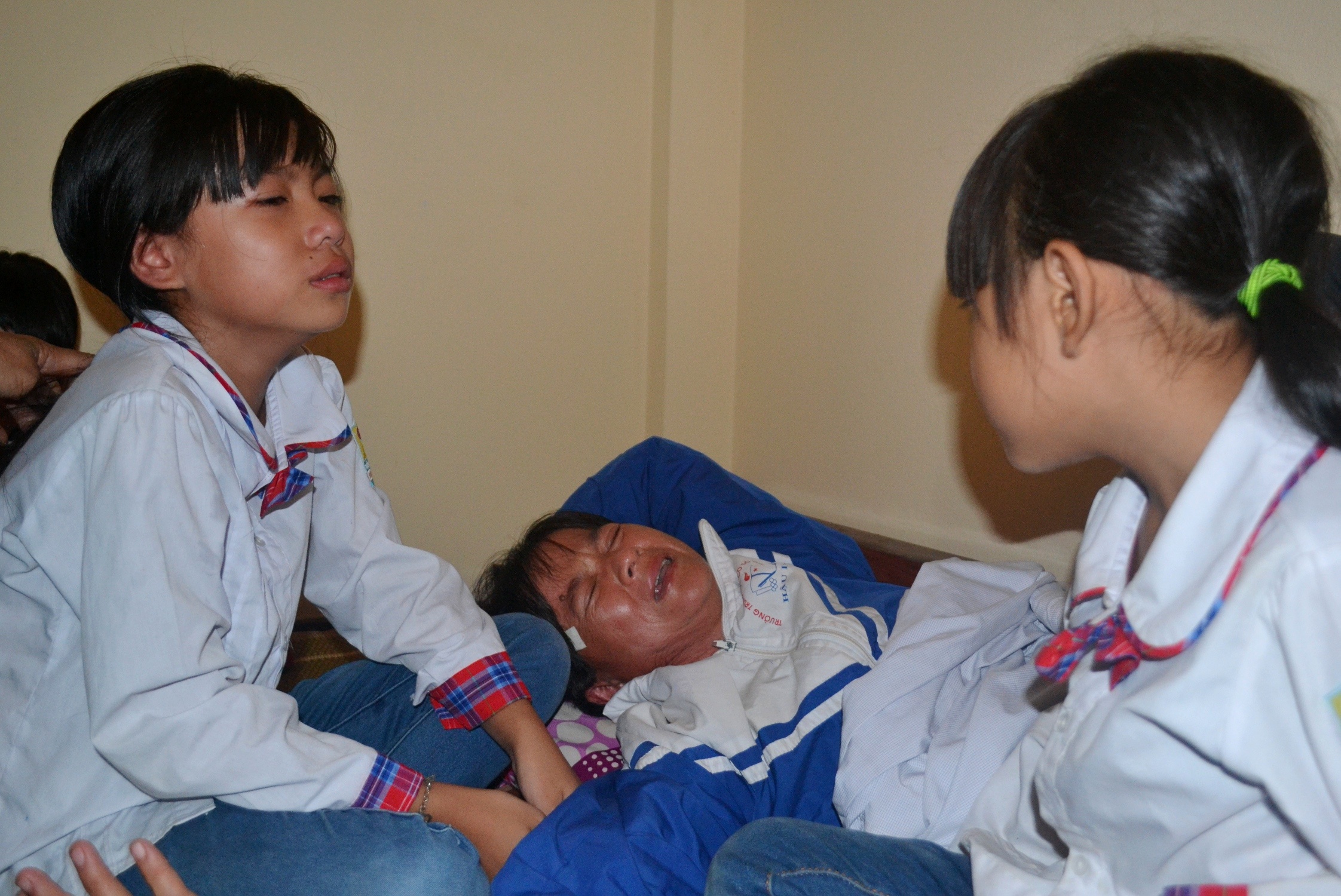 Noi dau gia dinh 7 ngu dan gap nan tren bien Quang Ninh hinh anh