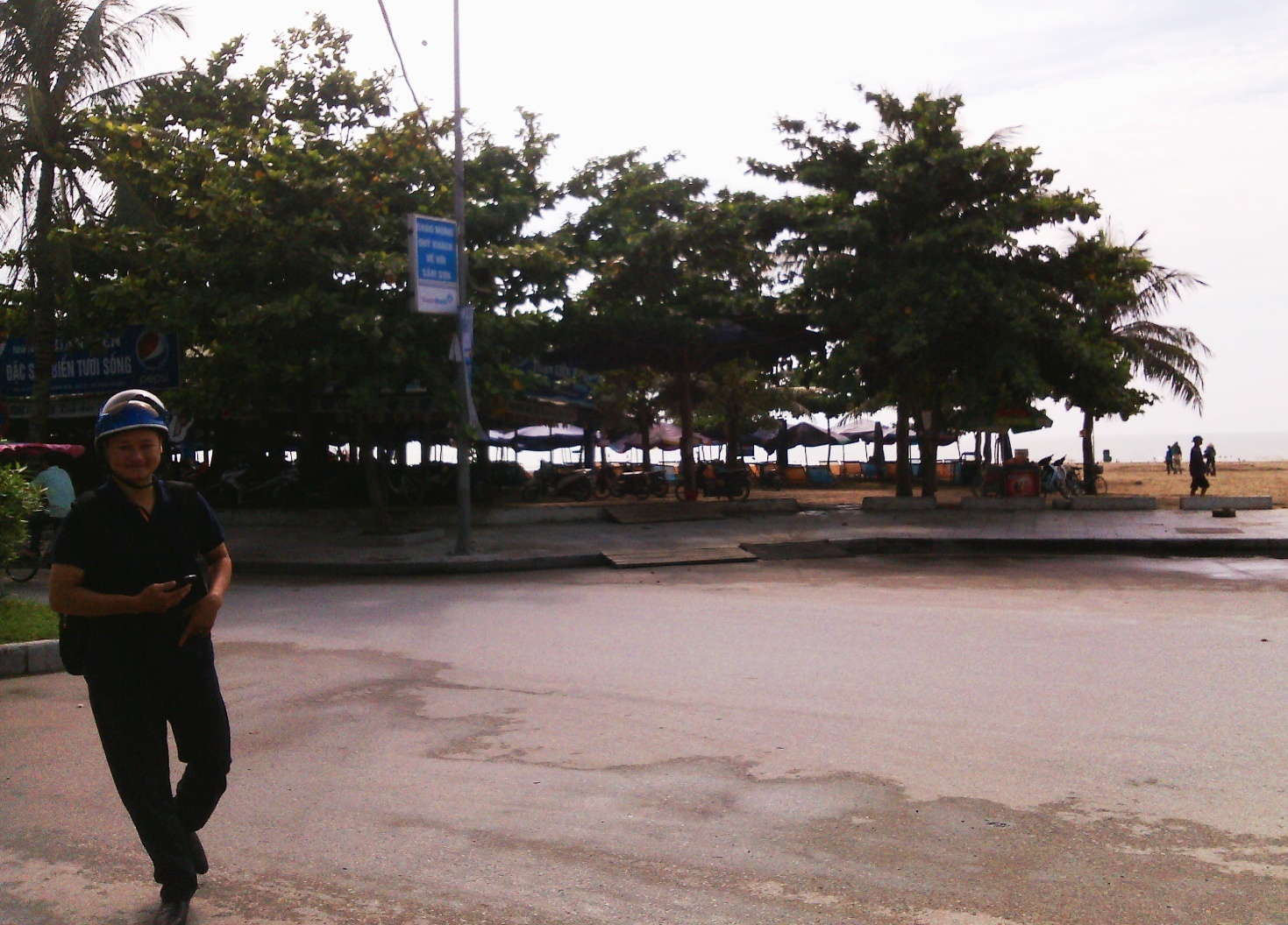 Tong xe may vao cot dien, 2 thanh nien tu vong hinh anh