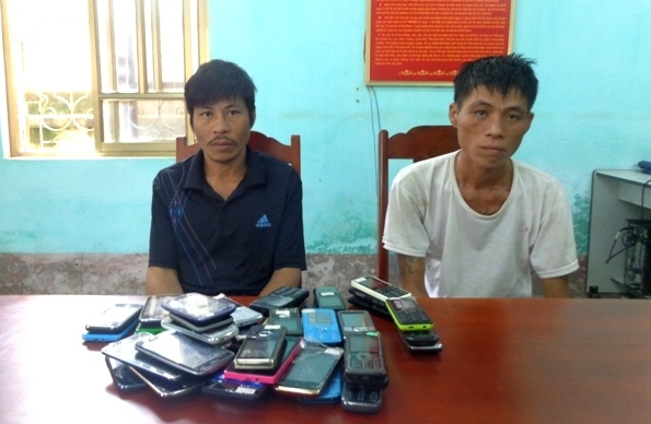 Dot nhap qua cua thong gio trom gan 170 dien thoai hinh anh