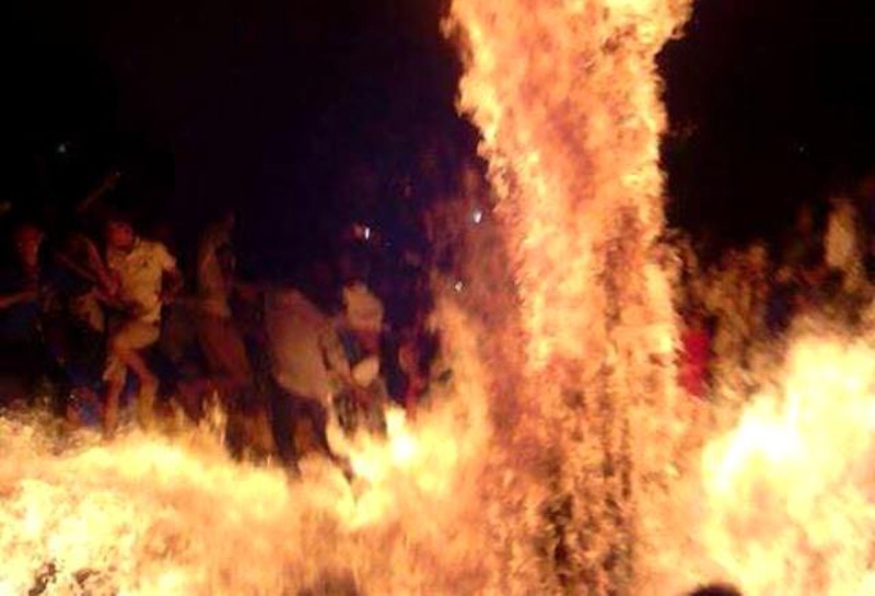 Hang chuc thanh thieu nien bi bong trong dem ha trai hinh anh