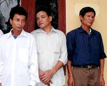 Bat 3 ke gay ra hang loat vu trom cap trau bo hinh anh