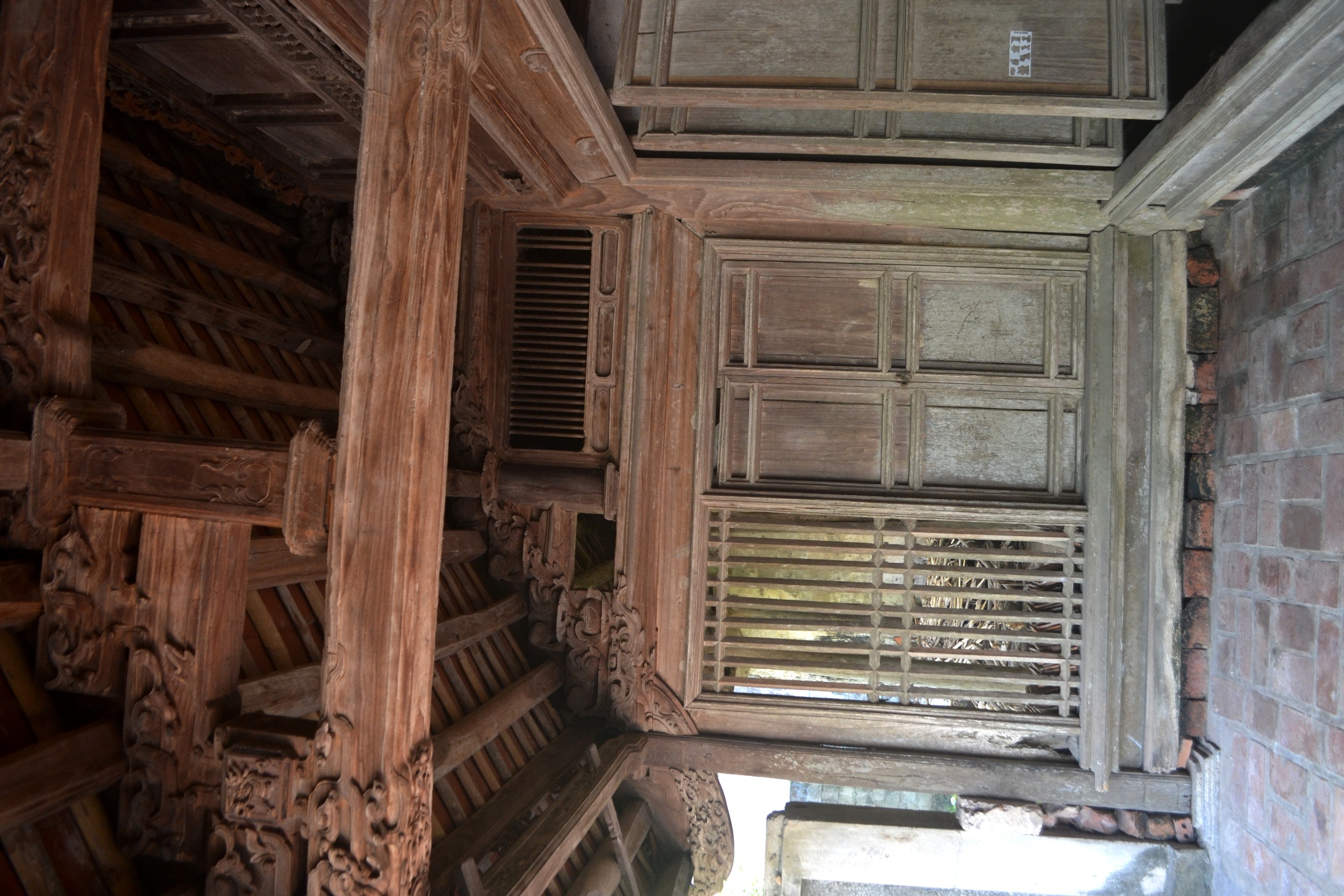 Được khởi công từ cuối năm 1810 và đưa vào sử dụng đầu năm 1811, nhà rộng 5 m (năm gian), dài 13 m, cao 5 m.