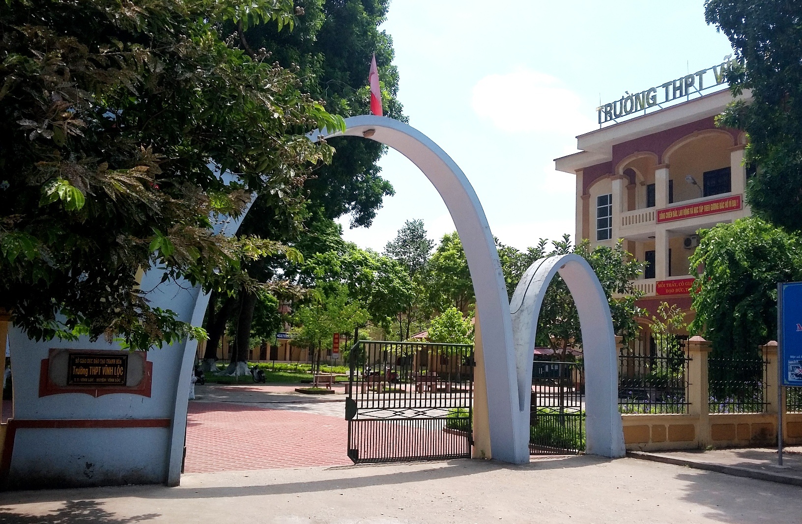 Trường THPT Vĩnh Lộc