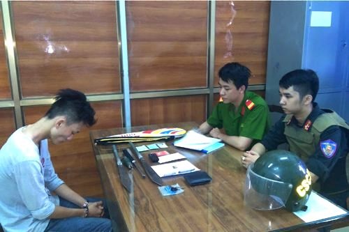 Nguy trang sung but tu che trong tui vot cau long hinh anh