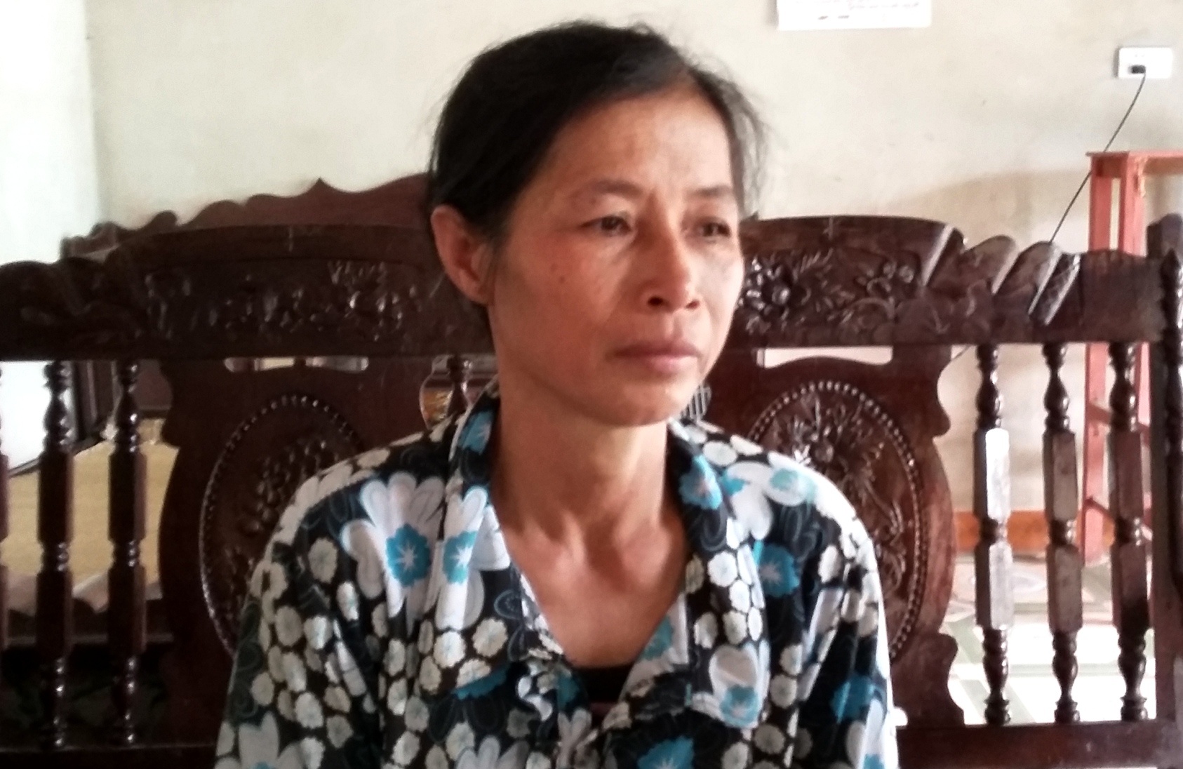 Bà Tuyết tiều tụy vì lo lắng cho con gái. Ảnh: Nguyễn Dương.