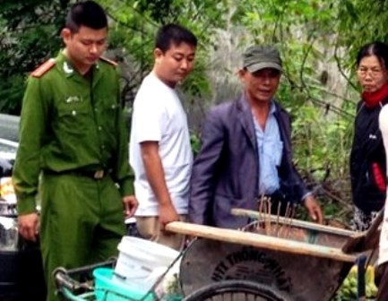 Thai nhi 30 tuan dung trong hop nhua hinh anh