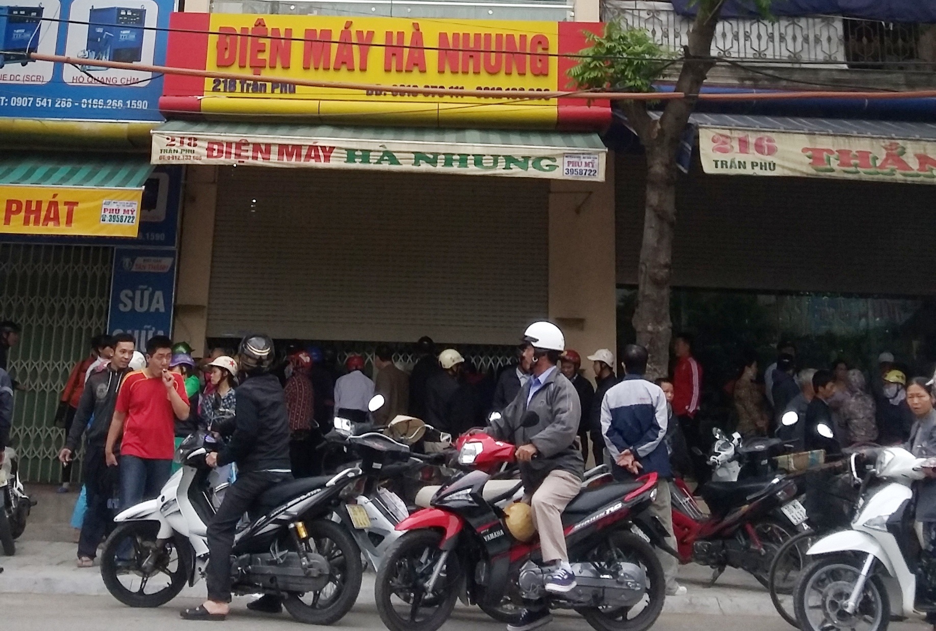 Cong an moi doanh nhan bi an trong thu tuyet menh len tru so hinh anh