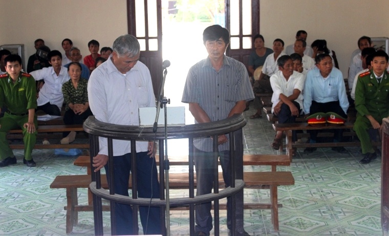 Chi sai tien ngan sach, hai can bo xa duoc huong an treo hinh anh