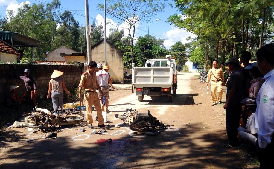 Hai xe may doi dau, mot nguoi tu vong hinh anh