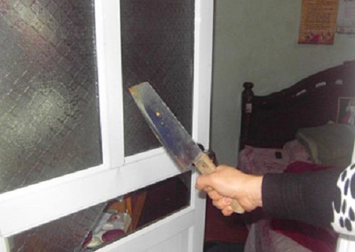 Chem vo bat tinh roi ra dau thu hinh anh