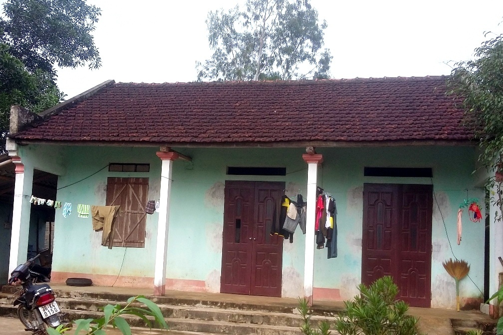 Thanh nien ngao da dam chi ho, bat chau gai lam con tin hinh anh