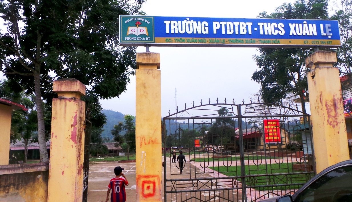 Nu sinh lop 9 to bi thay giao ham hiep tai truong hoc hinh anh