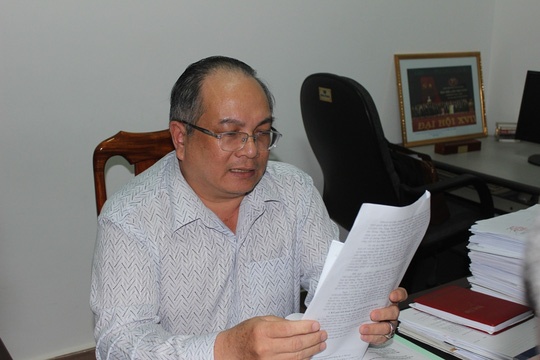 Ông Huỳnh Ngọc Bông thông báo kết luận cuộc họp.