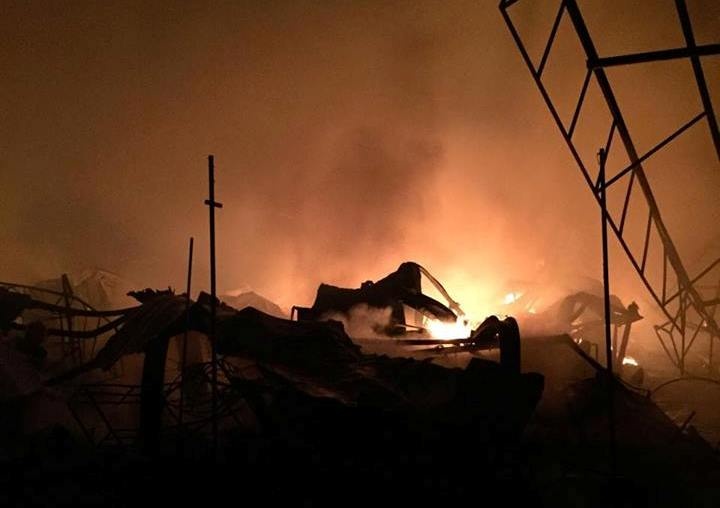 Canh sat 3 tinh trang dem dap chay cho Phu Ly hinh anh