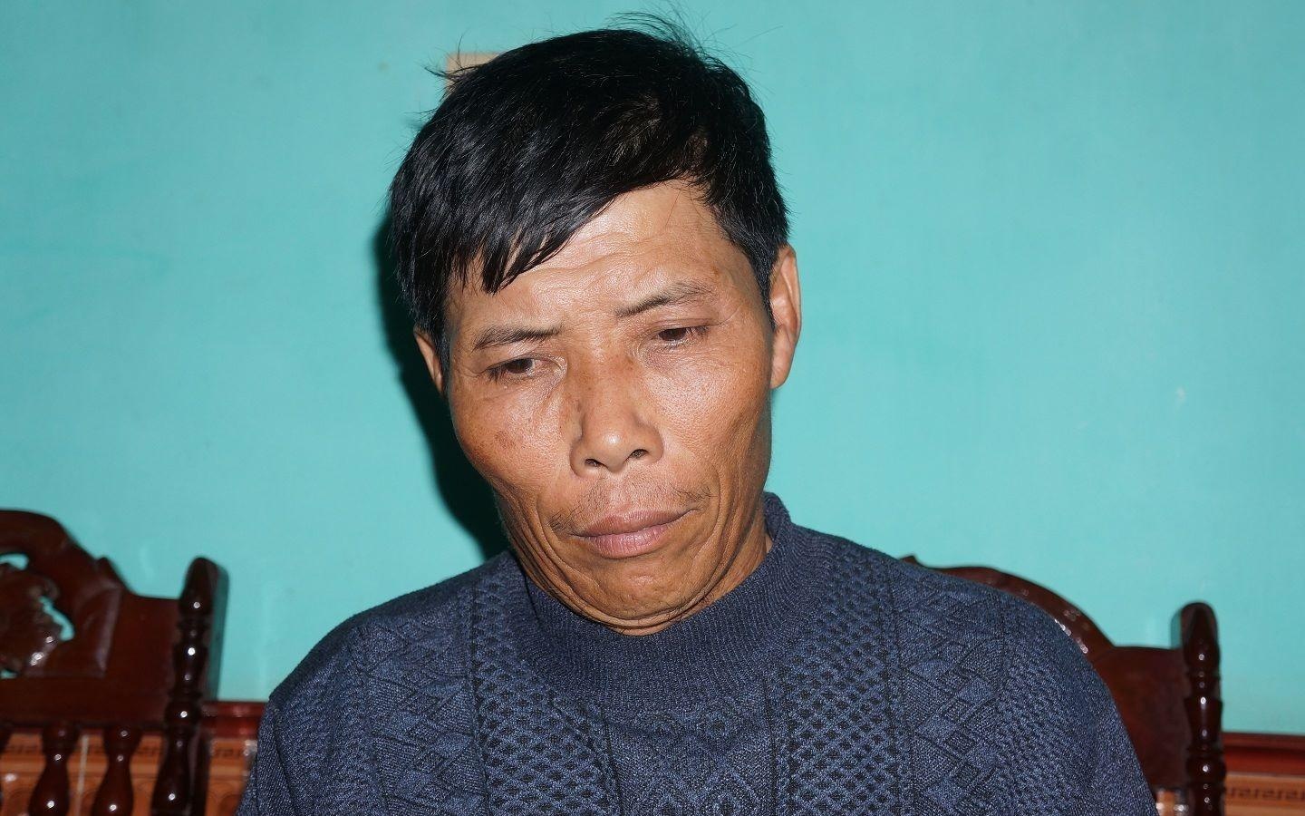 'Tung nguoi nhay xuong lo voi roi lan luot ngat xiu' hinh anh