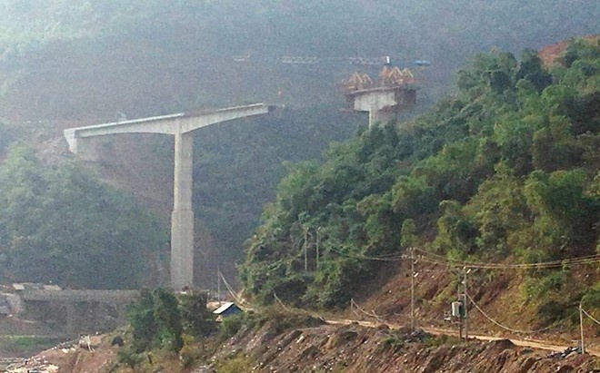 Khoi to vu sap gian giao khien 4 nguoi thiet mang hinh anh