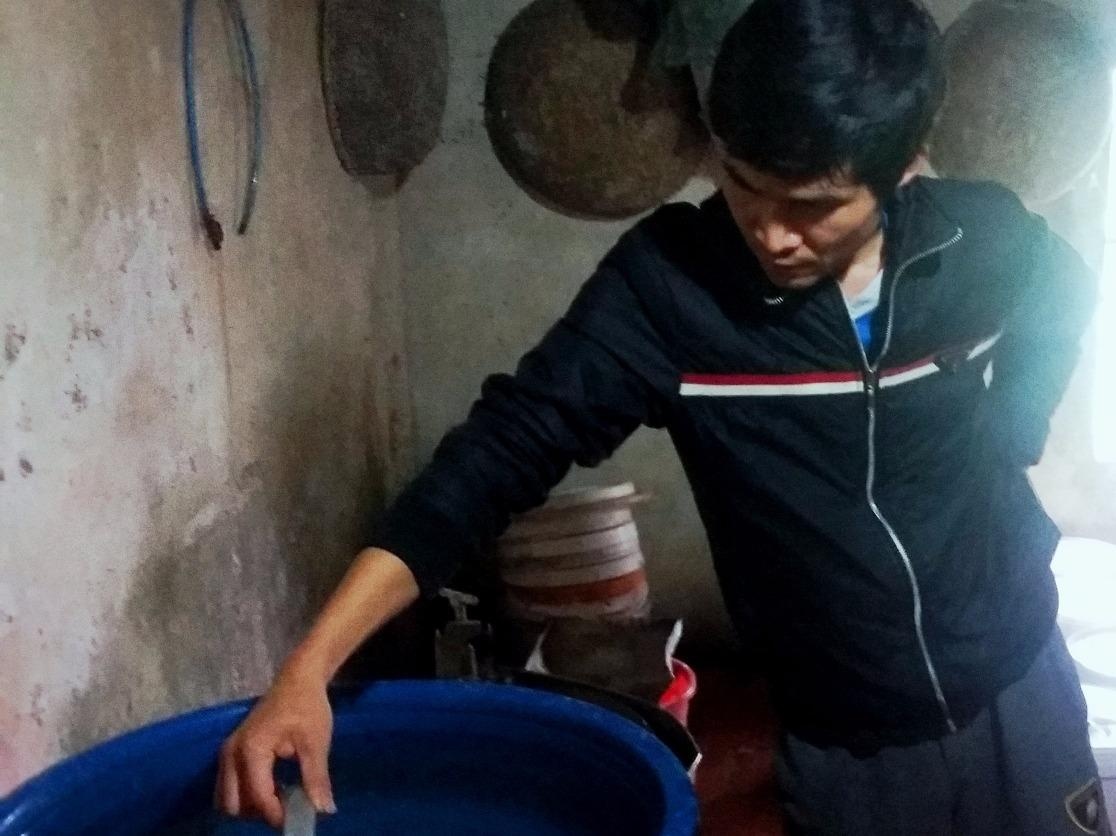 Dan hoang mang vi nuoc sach boc mui thuoc tay hinh anh