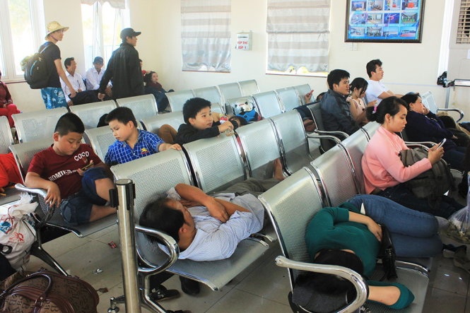 Met moi cho tau ra dao Ly Son du xuan hinh anh