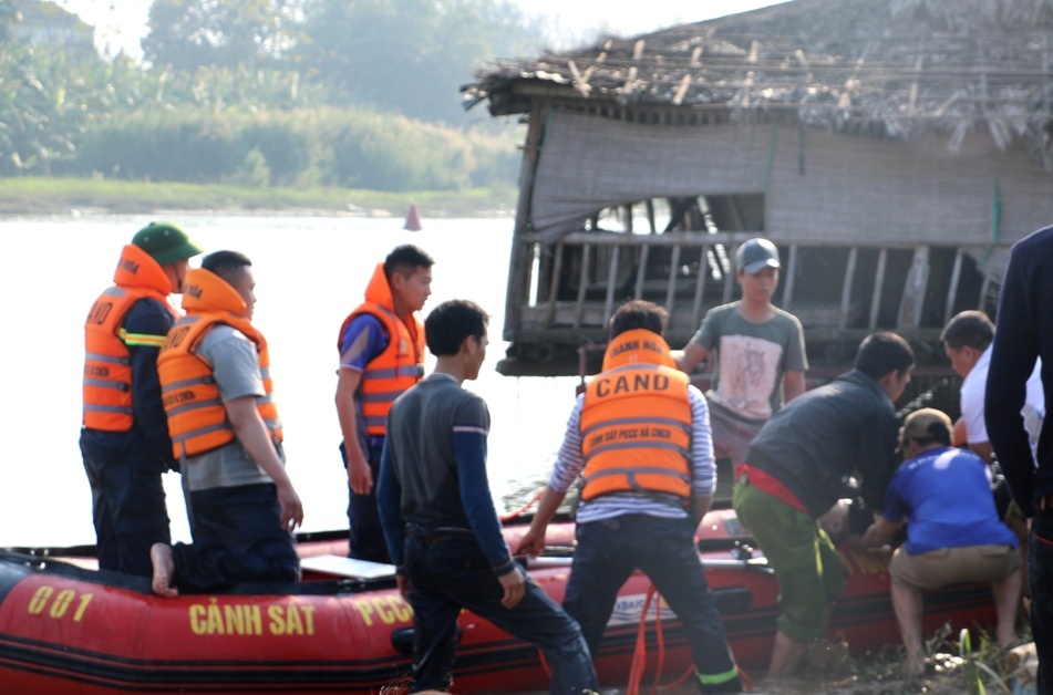 Da tim thay 4 thi the nan nhan hai vu nhay cau ngay Tet hinh anh