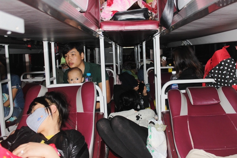 Bat xe 45 cho nhoi nhet 72 hanh khach hinh anh