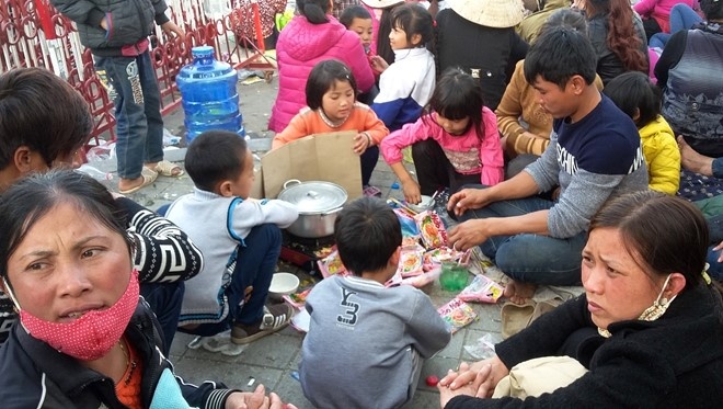 ngư dân Sầm Sơn vây UBND tỉnh ảnh 3 ngu dan Sam Son vay UBND tinh anh 3