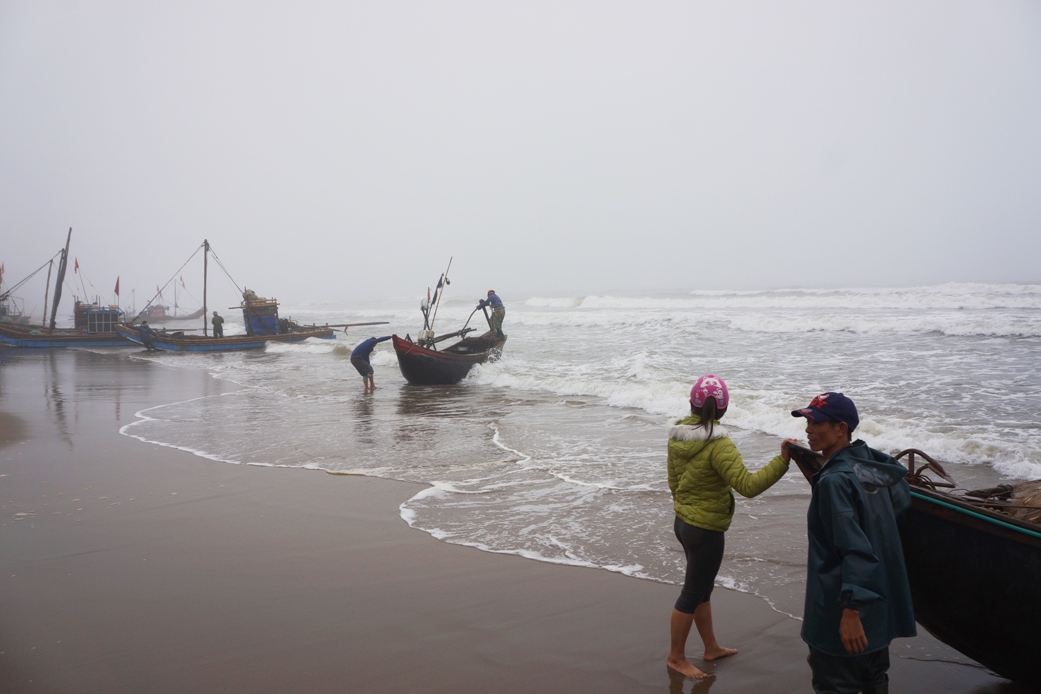 ngu dan Sam Son,  Bi thu Thanh Hoa doi thoai voi ngu dan Sam Son anh 1