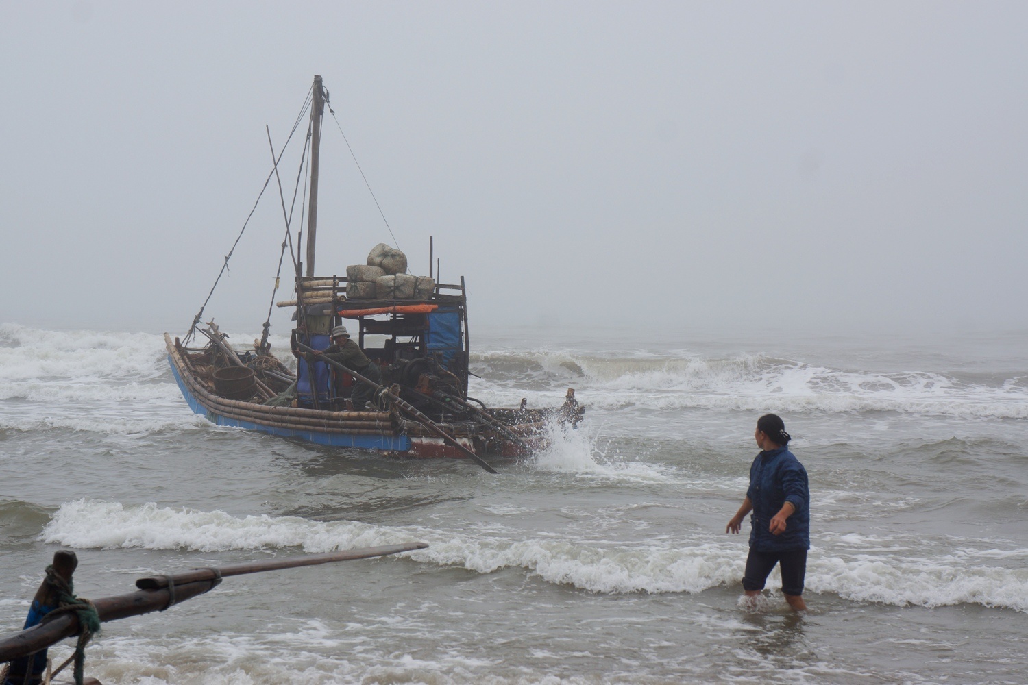 ngu dan Sam Son,  Bi thu Thanh Hoa doi thoai voi ngu dan Sam Son anh 10