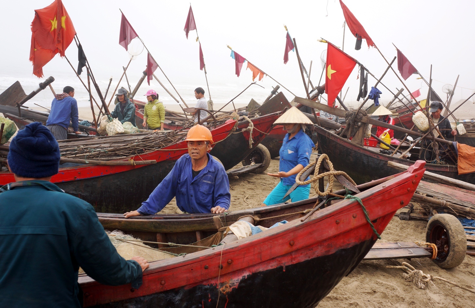ngu dan Sam Son,  Bi thu Thanh Hoa doi thoai voi ngu dan Sam Son anh 6