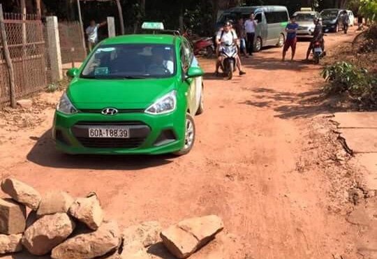 ​Truong khu pho chan xe du lich de thu tien lam duong? hinh anh