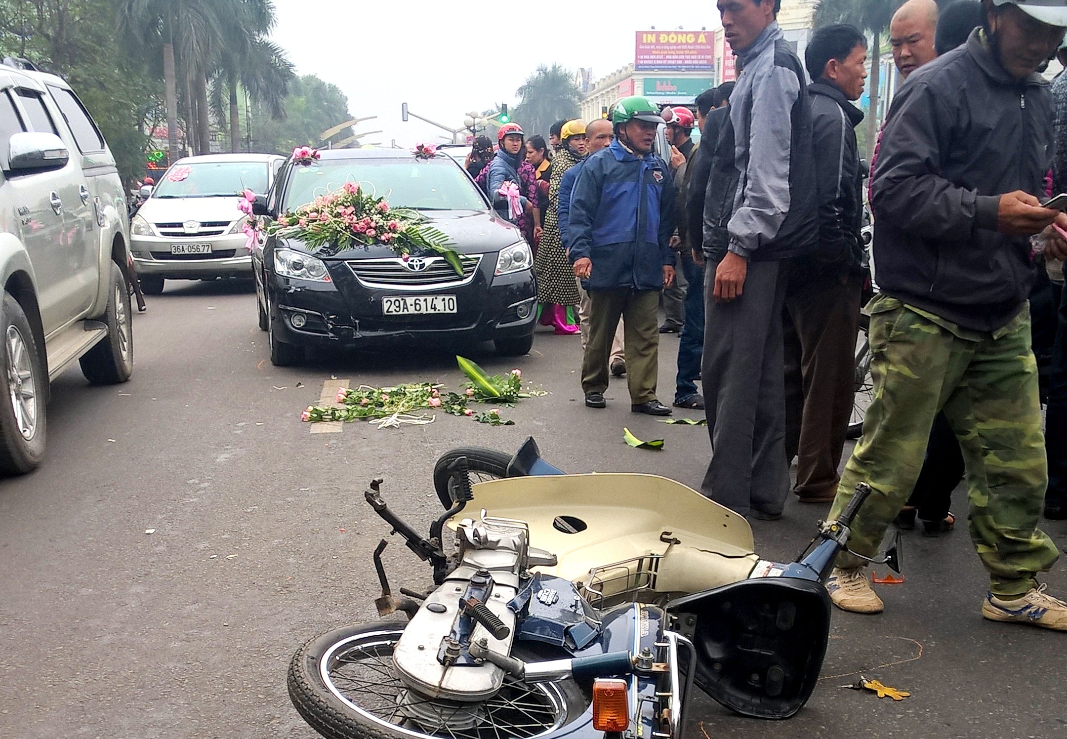 Xe hoa don dau tong xe may vang 5 m hinh anh