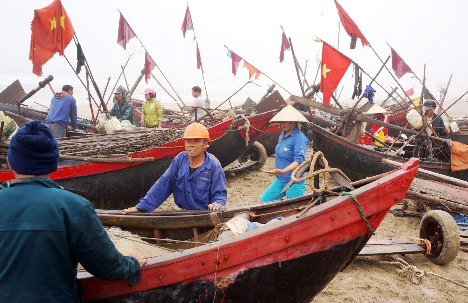 Sam Son noi lai viec giu ben thuyen cho ngu dan hinh anh