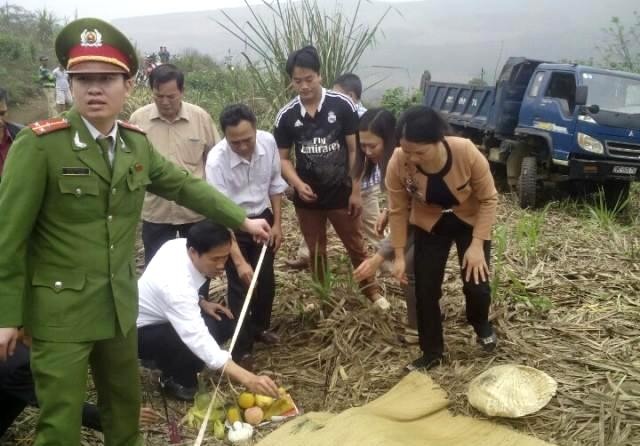 Xe ben truot doc lam 15 nguoi thuong vong hinh anh