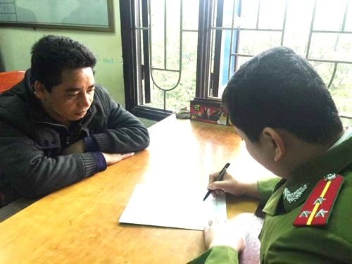 Pha soi danh xoc dia qua dien thoai, bat 16 nguoi hinh anh