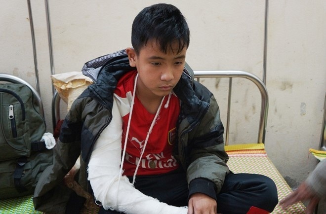 Thay giao danh hoc sinh bo bot bi khien trach hinh anh