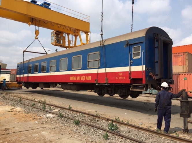 Chuyen xong 46 toa tau tu Song Than qua Trang Bom hinh anh