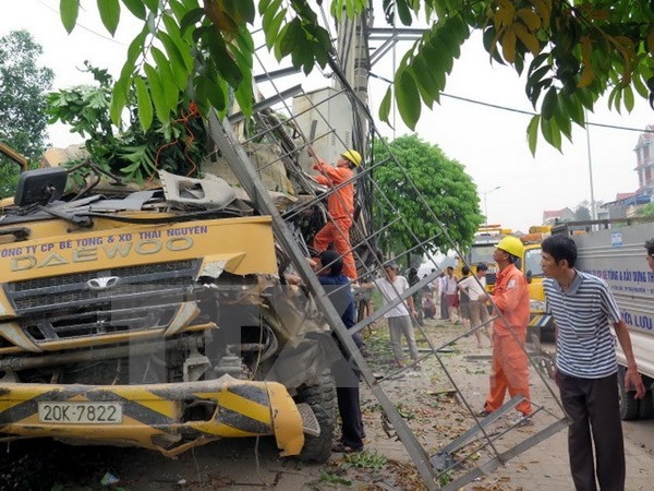 Xe betong dam tram bien ap, hon 300 ho dan mat dien hinh anh