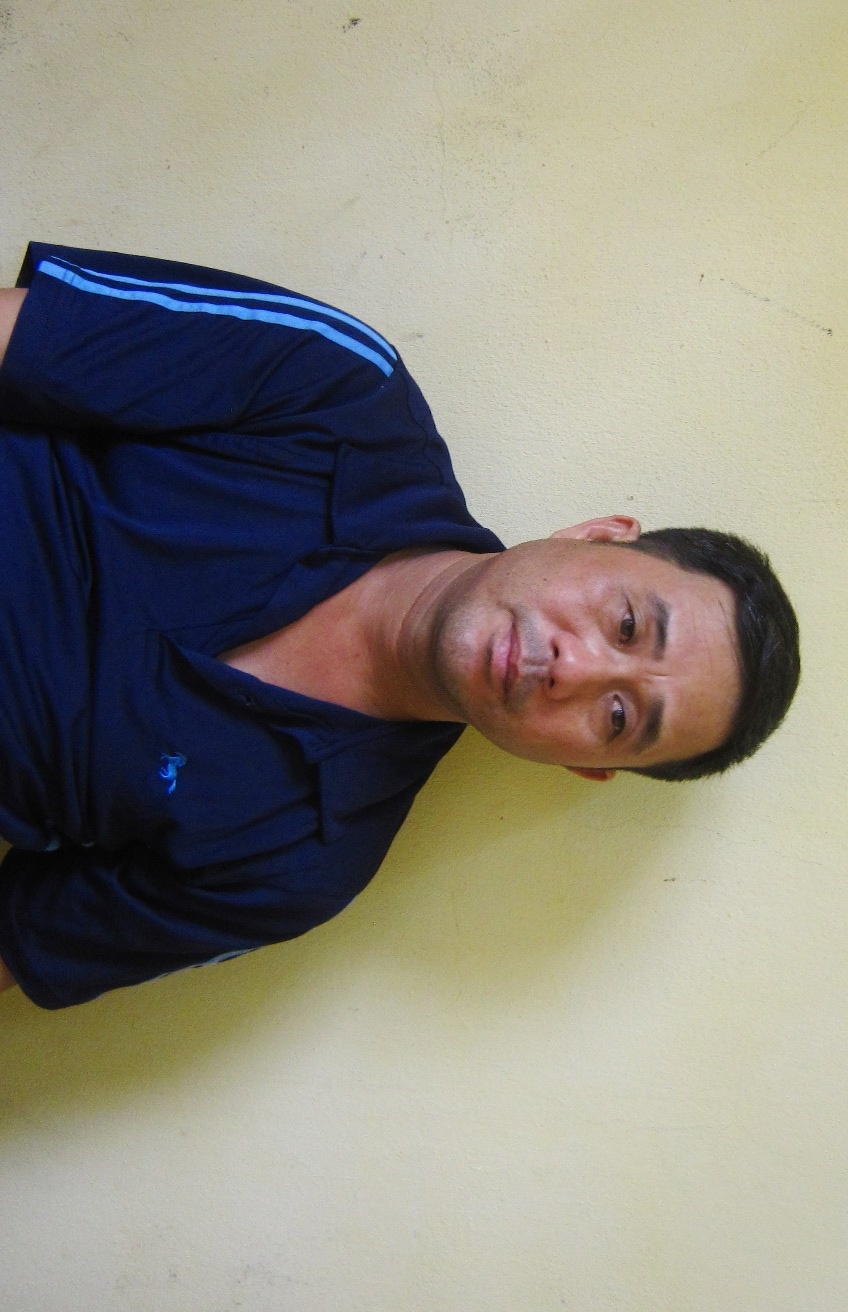 Chu ban mang vung dao vao 2 nguoi xin tien bao ke hinh anh