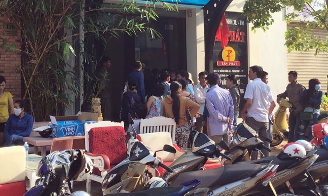 Giam doc va con gai 5 tuoi chet trong tu the treo co hinh anh